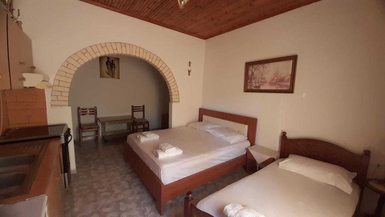 Honey-House “Kastrioti” Apartment เปอร์เมต ภายนอก รูปภาพ
