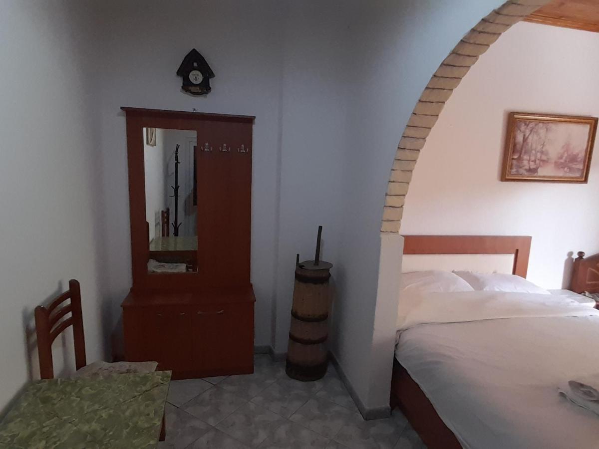Honey-House “Kastrioti” Apartment เปอร์เมต ภายนอก รูปภาพ