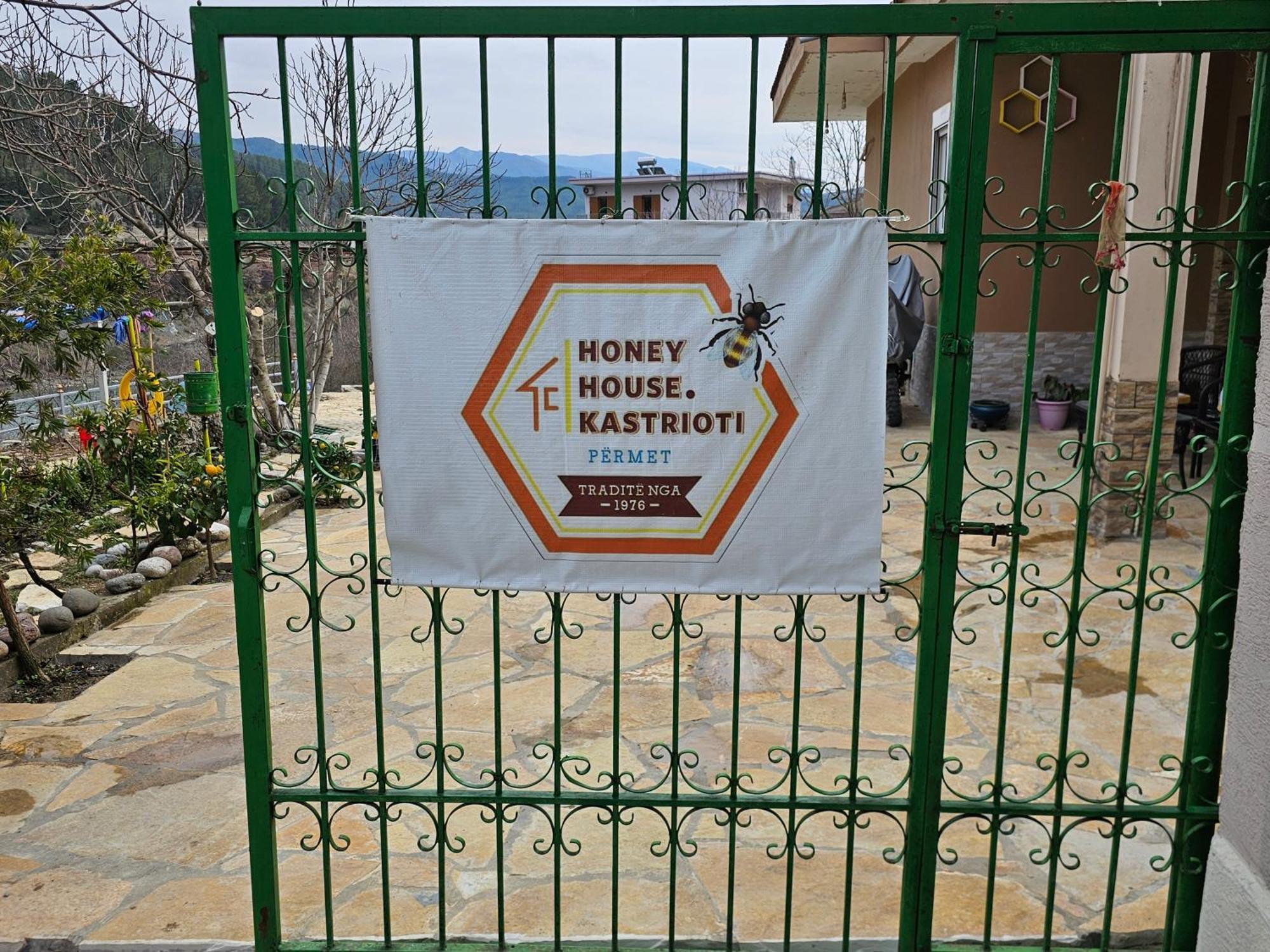 Honey-House “Kastrioti” Apartment เปอร์เมต ภายนอก รูปภาพ